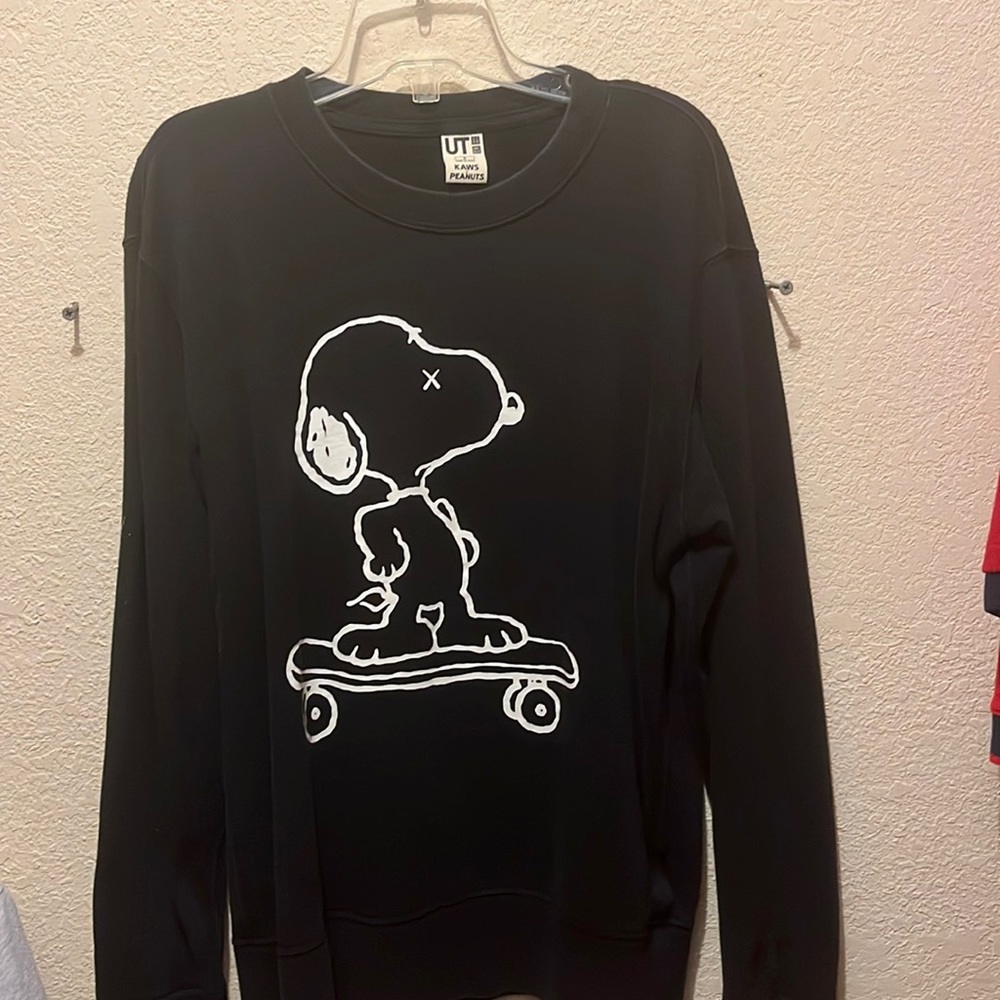 kaws x peanuts crewneck
